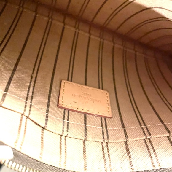 LOUIS VUITTON - Picture 2 of 5